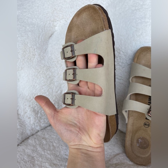 Women's Beige Sandals Cushionaire Women's Lela Cork footbed Sandal with +Comfort - Picture 2 of 10